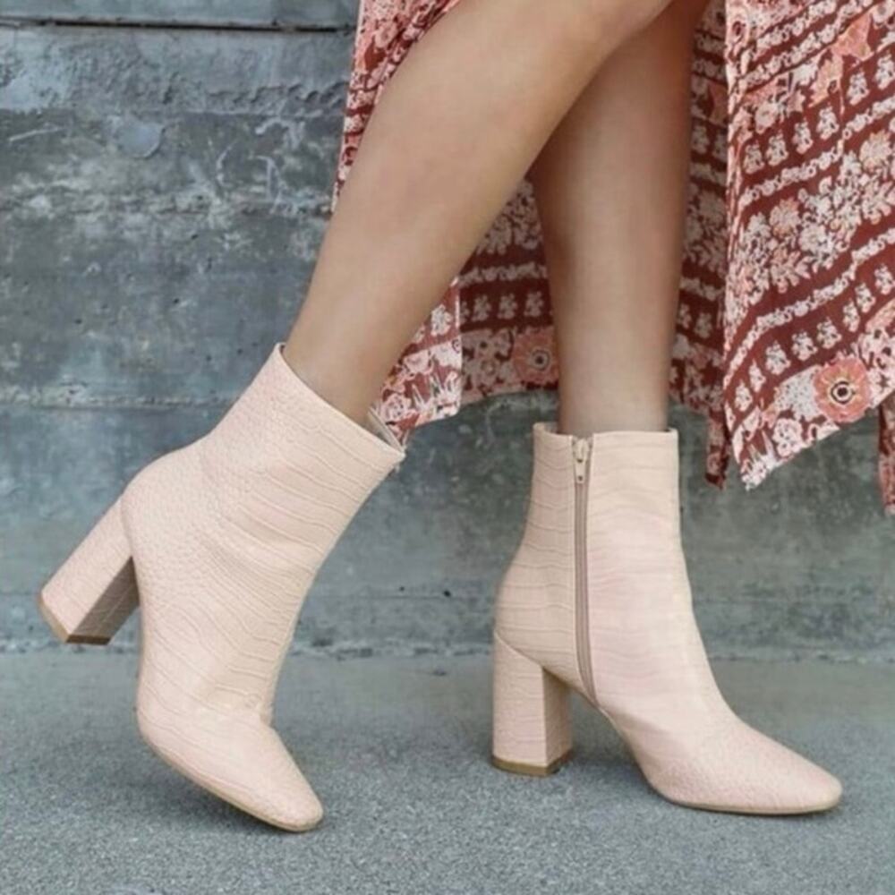 Lulus My Generation Croc Embossed Pale Pink Ankle Boots Heels 7